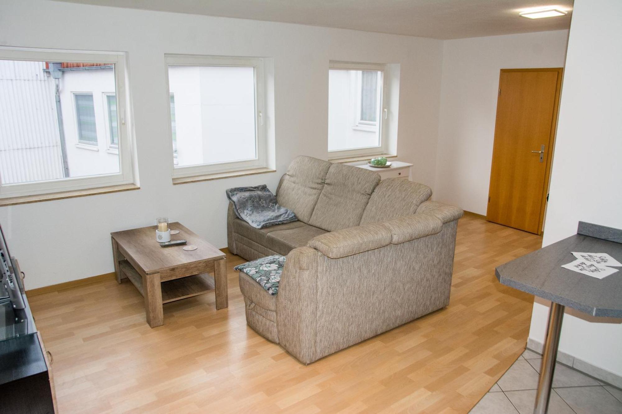 Schoene 2-Raum-Wohnung Im Zentrum Waltershausens Luaran gambar