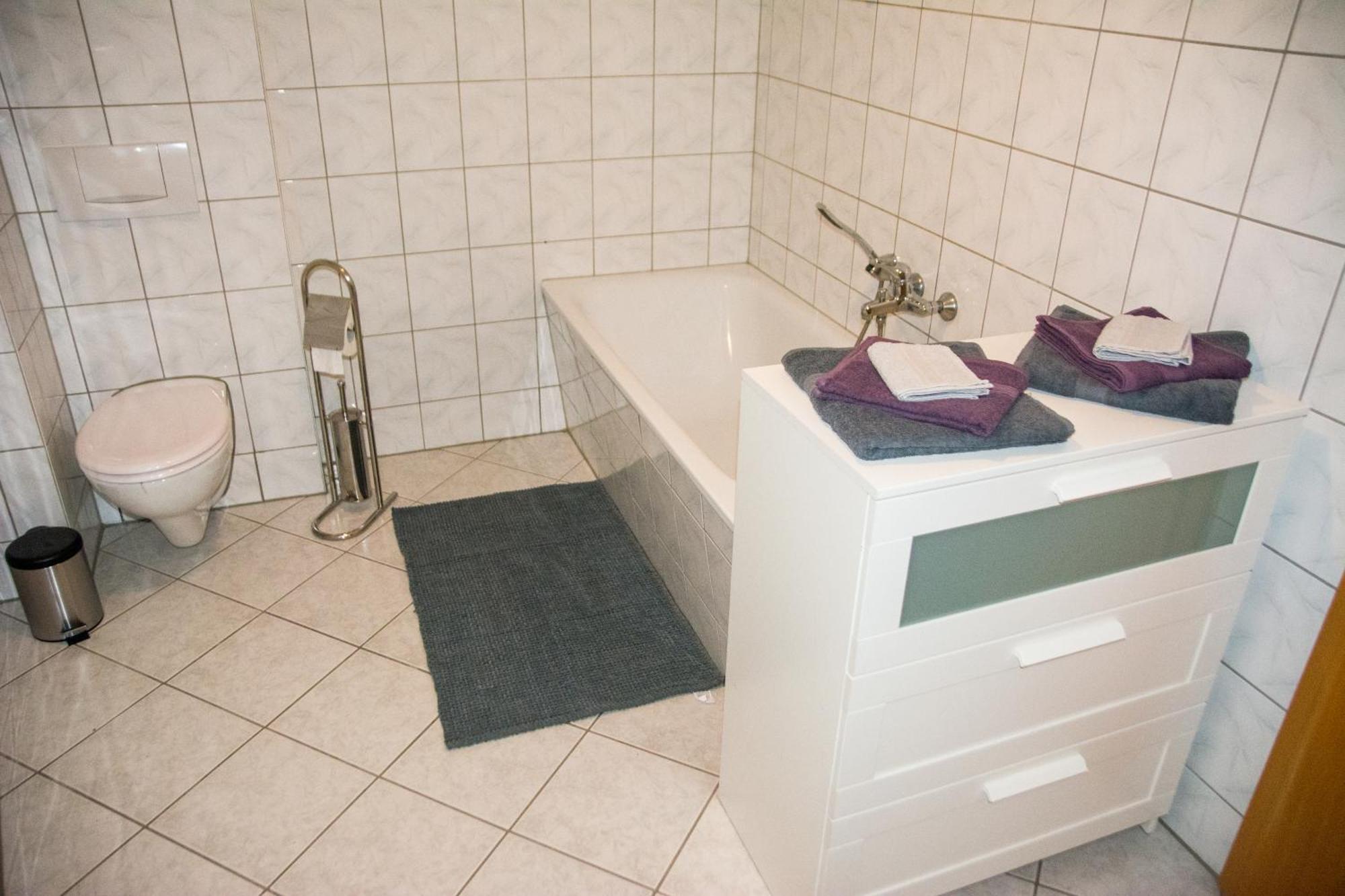 Schoene 2-Raum-Wohnung Im Zentrum Waltershausens Luaran gambar